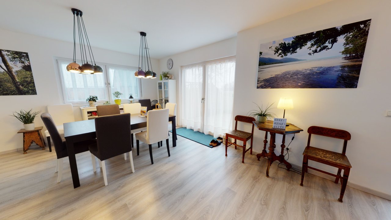 Modernes Einfamilienhaus in Kanalnähe