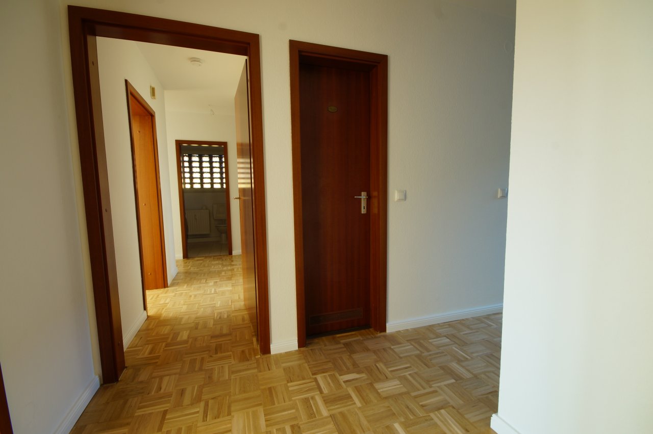 Erstbezug nach Renovierung: 4,5 Zimmer-Wohnung in Suchsdorf