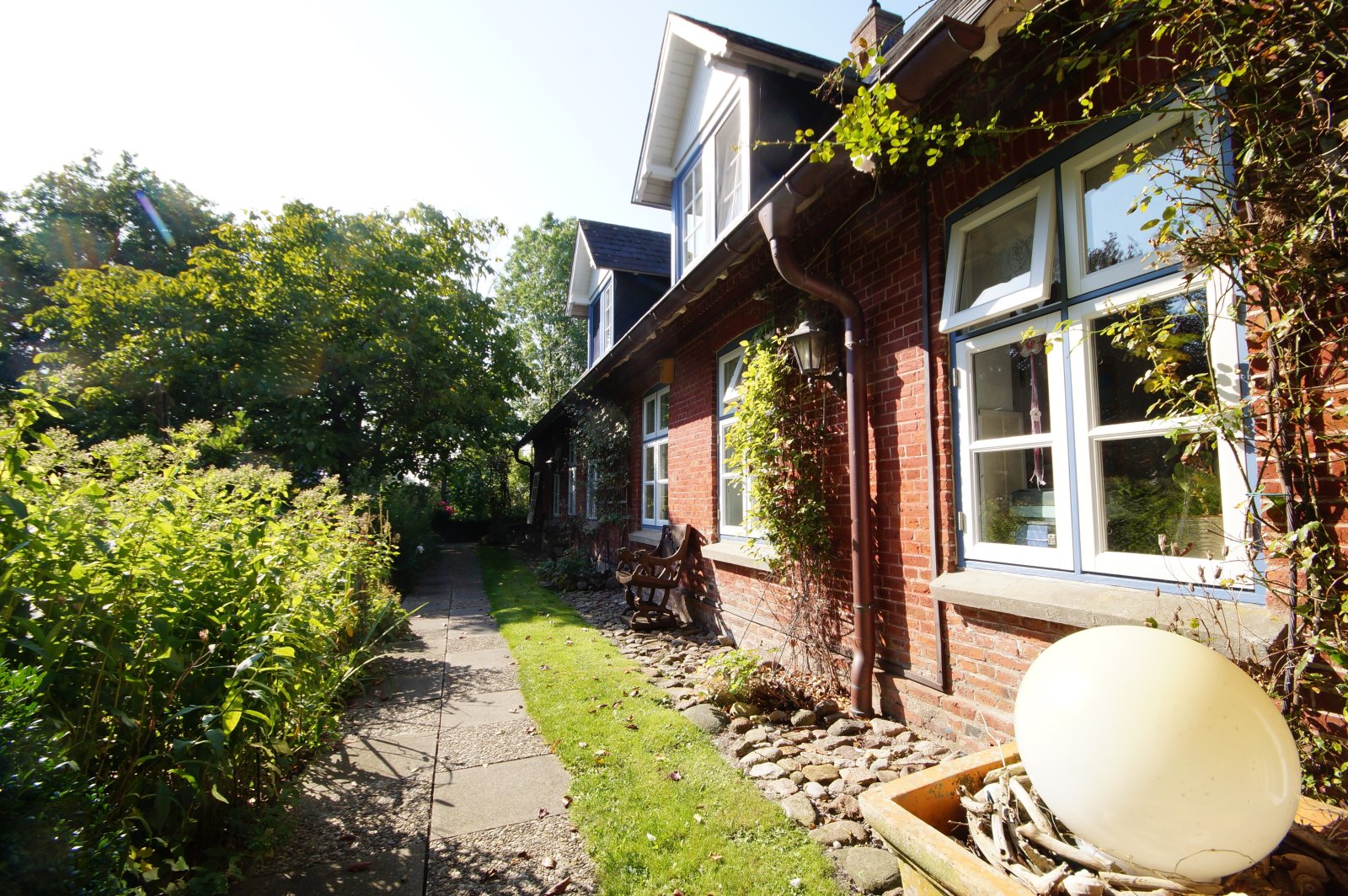 Nordfriesisches Wohnhaus mit 15 Zimmern und Garten zum Wohlfühlen