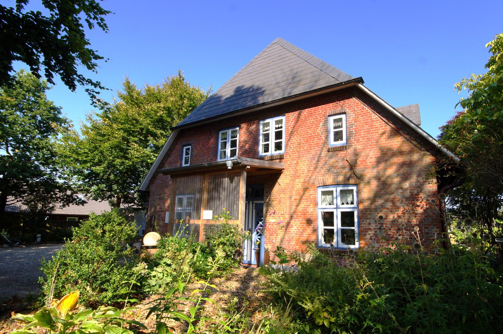 Nordfriesisches Wohnhaus mit 15 Zimmern und Garten zum Wohlfühlen
