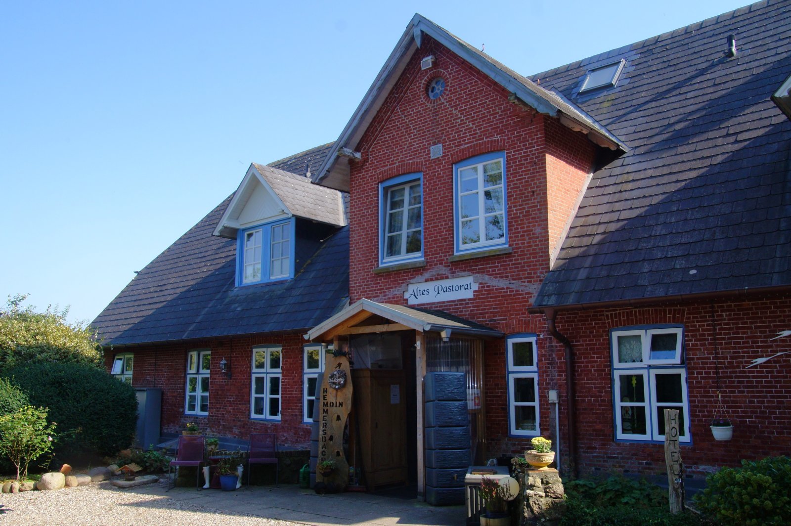 Nordfriesisches Wohnhaus mit 15 Zimmern und Garten zum Wohlfühlen