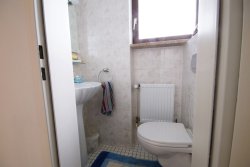 Gäste-WC Erdgeschoss Gäste-WC Erdgeschoss