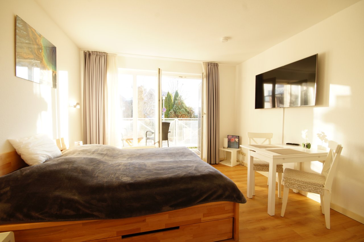 Zimmer mit Blick zum Balkon Zimmer mit Blick zum Balkon